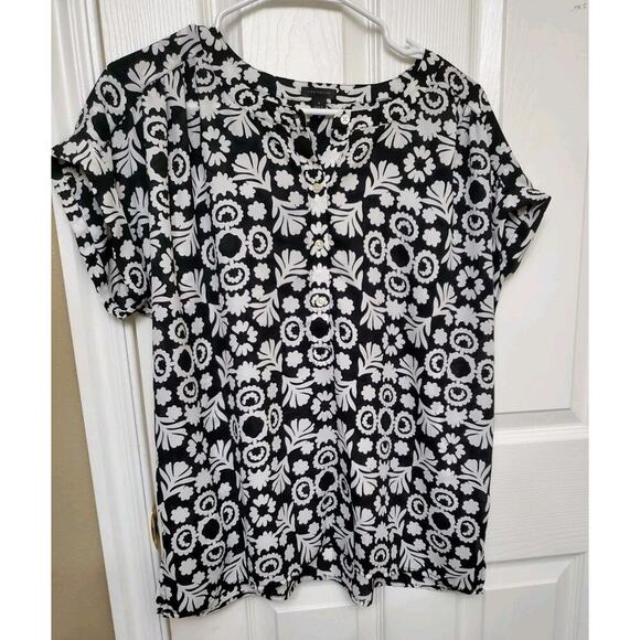 100% Tops - Ann Taylor Button-Front Top Women’s M | Black & White Floral Print Blouse